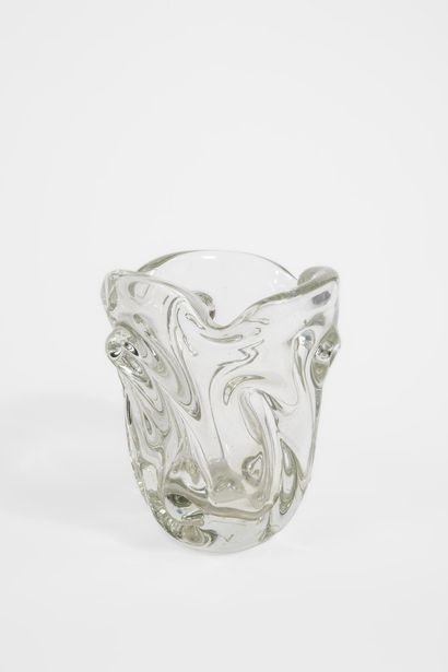 Important vase en verre moulé de forme libre
Travail...