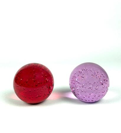 In the taste of BIOT
Two mauve and red glass...