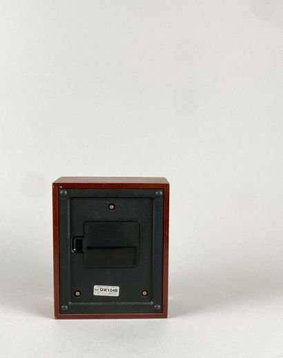 SEIKO
Pendule carrée en laiton et bois mouvement...