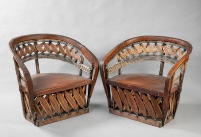 Paire de fauteuils américano-amérindien en...