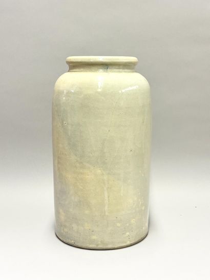 TURNAU Paris
Vase rouleau à col légèrement...