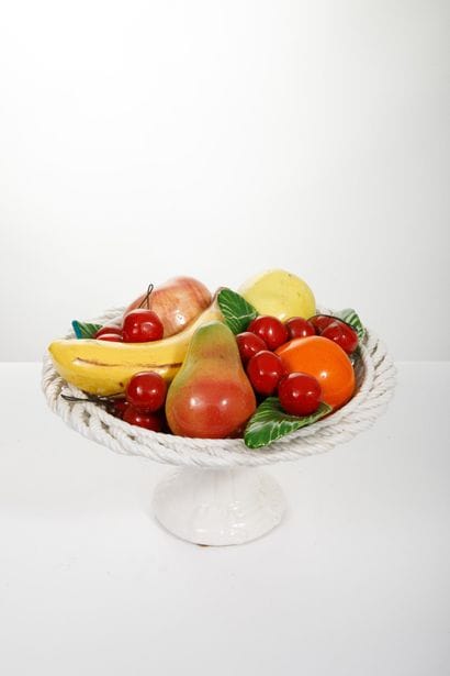 Coupe à fruits en faïence émaillée polychrome...