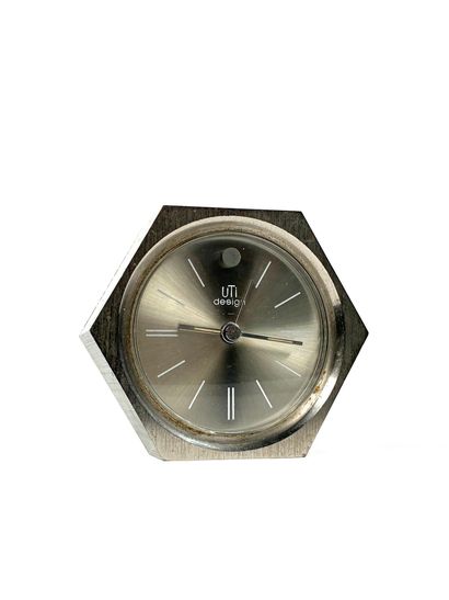 UTI DESIGN
Brushed metal alarm clock with...