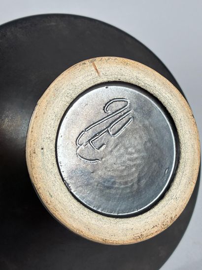 Coupe évasée sur pied en céramique émaillée...