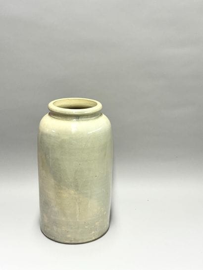 TURNAU Paris
Vase rouleau à col légèrement...