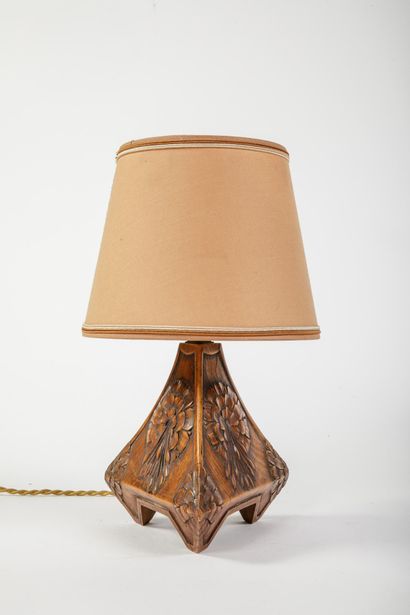 In the style of Albert GILLES
Wooden lamp...