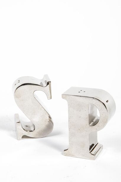 Salière poivrière modernistes en métal argenté...