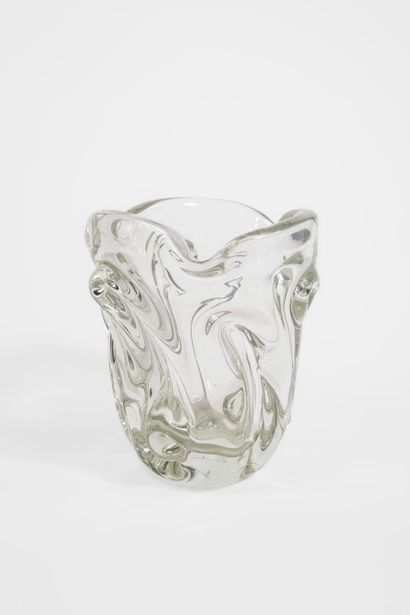 Important vase en verre moulé de forme libre
Travail...