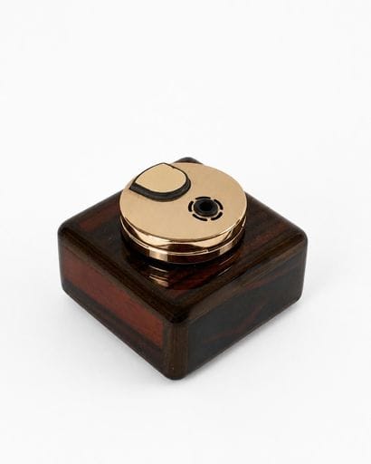 Éditeur CORONA
Briquet de salon piézoélectrique...