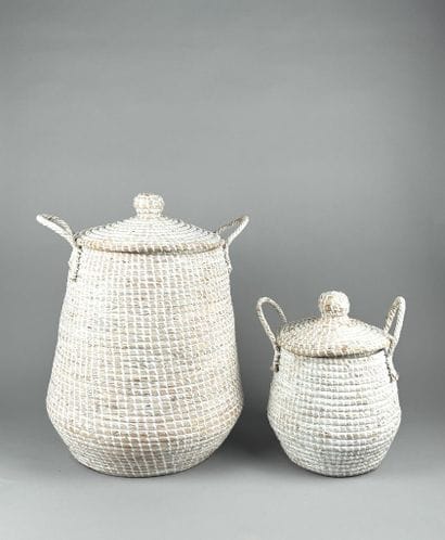 Deux paniers couverts peints en blanc
Travail...