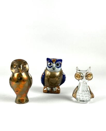 Ensemble de trois sujets en céramique métal...