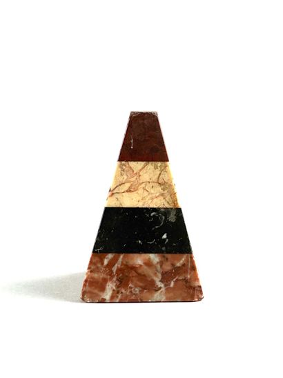 Presse papier pyramidal en pierres dures