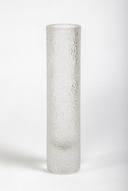 Vase tubulaire en verre givré, le décor à...