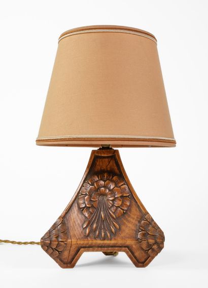 In the style of Albert GILLES
Wooden lamp...