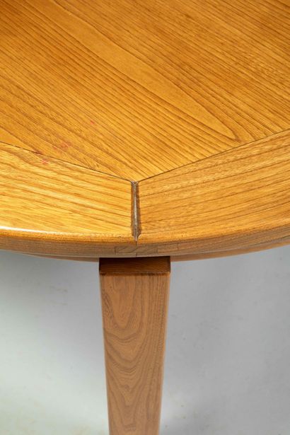 Maison REGAIN
Table ronde à rallonge et ses...