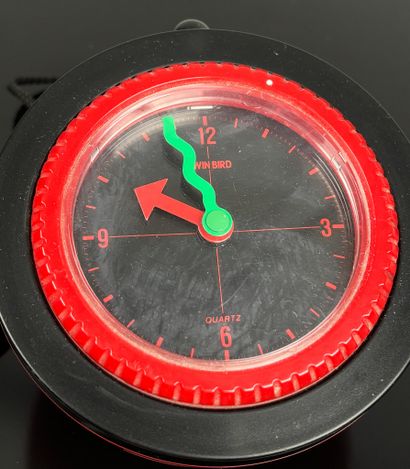 Twinbird
Red and black plastic hemispheric...