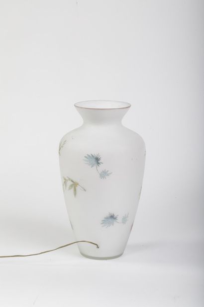 Vase à col resserré en opaline à décor de...