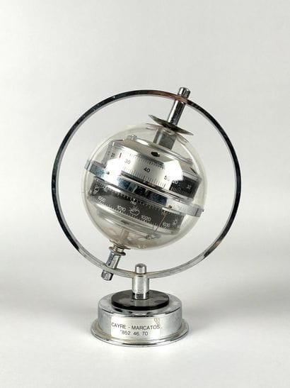 Sphère armillaire formant baromètre hugomètre...