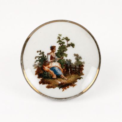 Boîte à onguent en porcelaine blanche à décor...