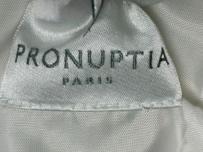 PRONUPTIA
Long pink strapless dress with...