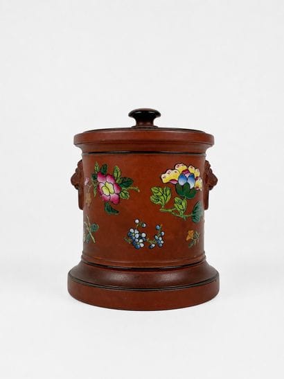 WEDGWOOD
Petit pot couvert en terre cuite...