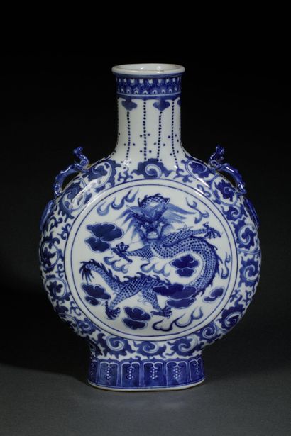 CHINE - XX ème siècle
Gourde en porcelaine...