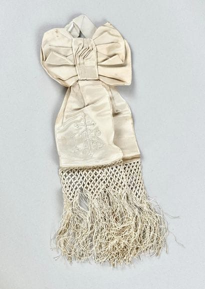 RELIGIOSA
White silk communion shawl
40 x...