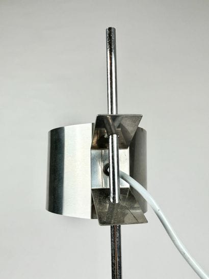 Lampe de bureau en aluminium, l'abat-jour...