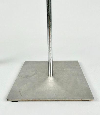 Lampe de bureau en aluminium, l'abat-jour...
