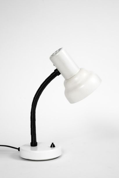 Lampe du bureau en métal laqué blanc sur...