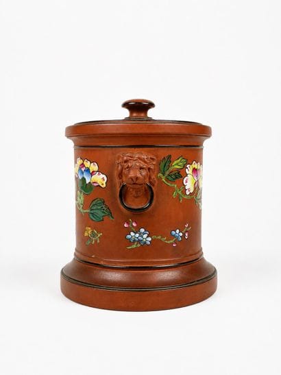 WEDGWOOD
Petit pot couvert en terre cuite...