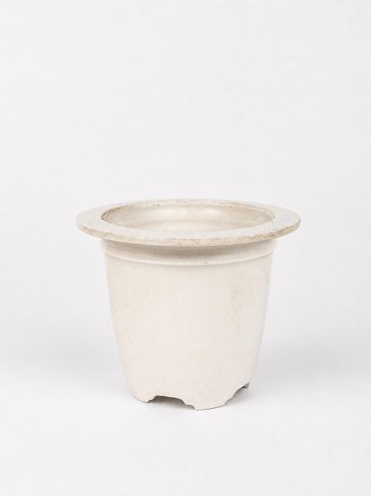 SÈVRES
Sucrier en porcelaine blanche reposant...