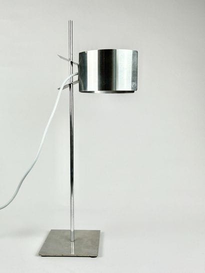 Lampe de bureau en aluminium, l'abat-jour...