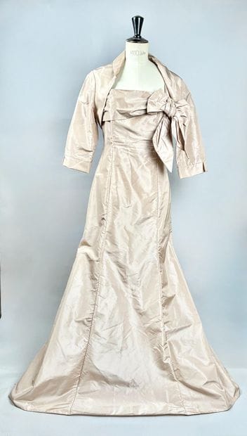 Fred Sun
Nude beige and pink evening dress...