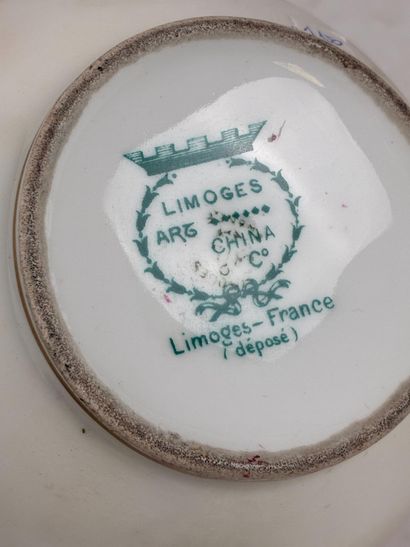 Limoges ARG 
Une cruche en porcelaine de...