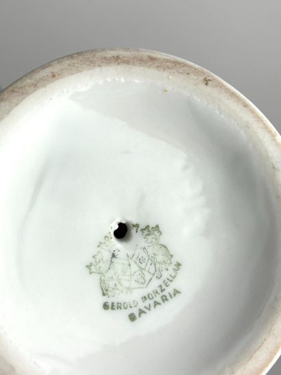 Sujet en porcelaine allemande émaillée polychrome...