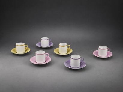 Ensemble de six tasses et sous tasses à café...