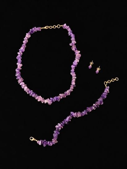 Necklace L.: 50 cm 
And the matching purple...