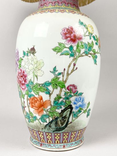 Vase en porcelaine de Chine de style famille...