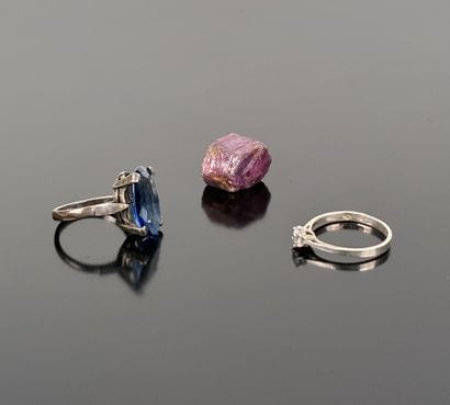 Set consisting of a rough ruby ready for...