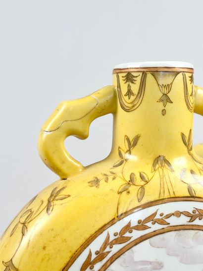 CHINE - XXe siècle
Bouteille avec son bouchon...