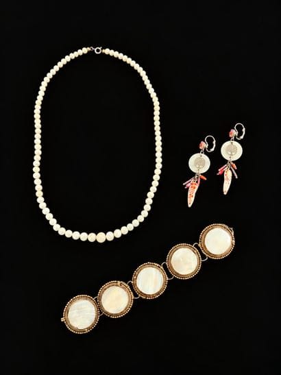 A set consisting of a metal and mother-of-pearl...