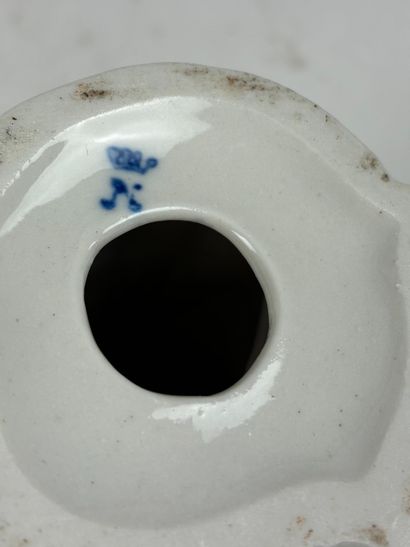 CAPPODIMONTE
Sujet en faience émaillée blanche...
