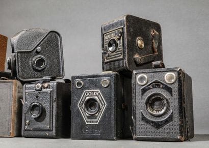 A collection of eleven assorted cameras in...