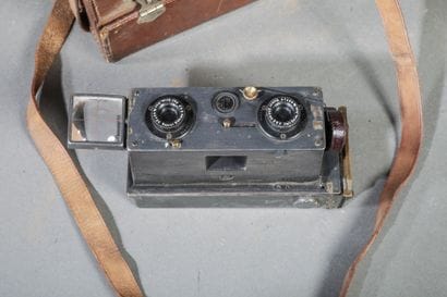 Set of two assorted stereoscopic cameras,...