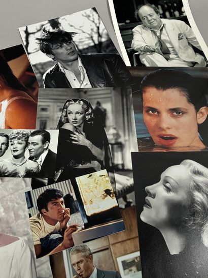Set of 22 film stills, including 