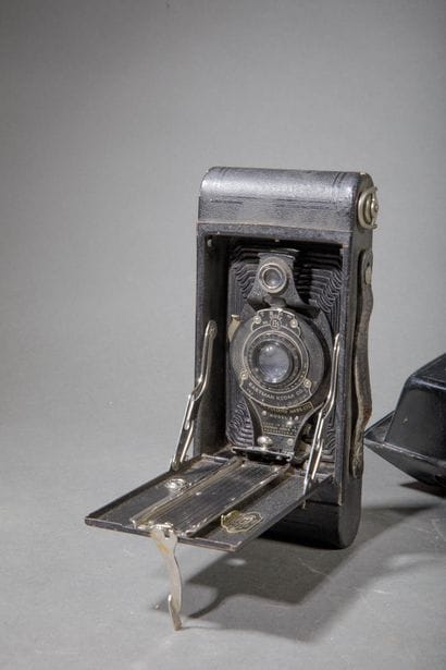 Set of three assorted cameras, as-is. Foca...