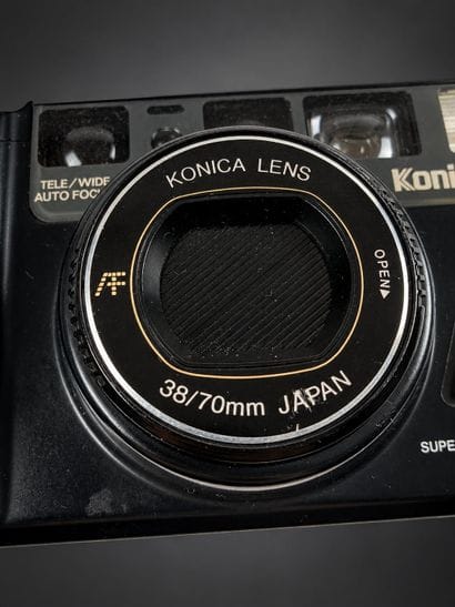 Set of two assorted cameras, untested.
Konica...