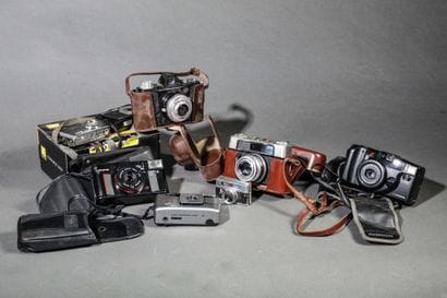 Set of eight film and digital cameras, assorted...
