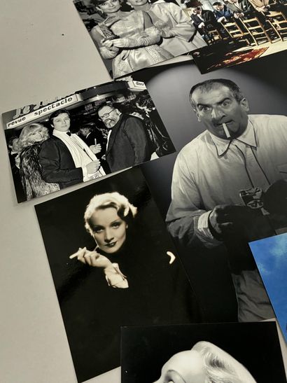 Set of 22 film stills, including 